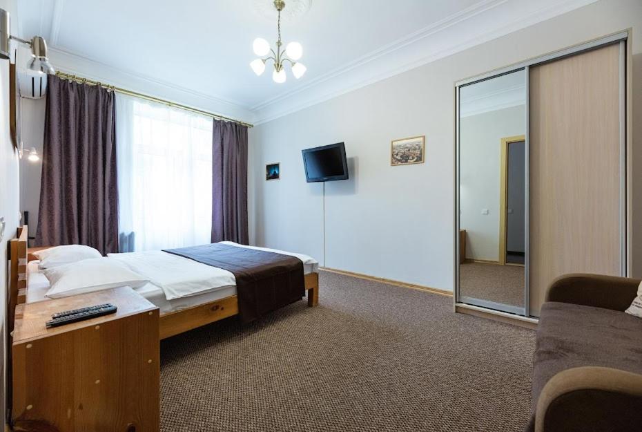 Guest House "Vladimirskaya 42" Kijów Zewnętrze zdjęcie