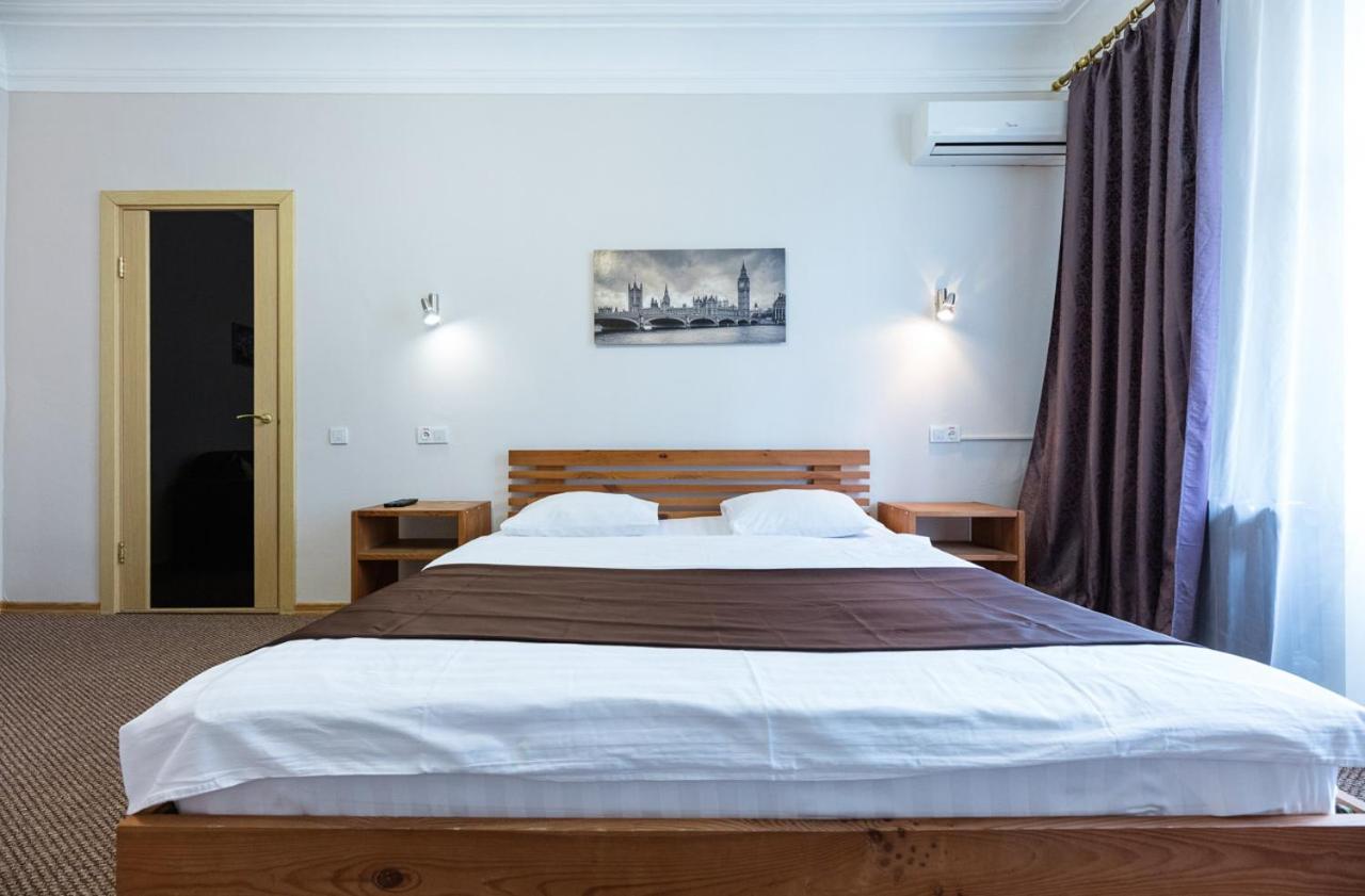 Guest House "Vladimirskaya 42" Kijów Zewnętrze zdjęcie