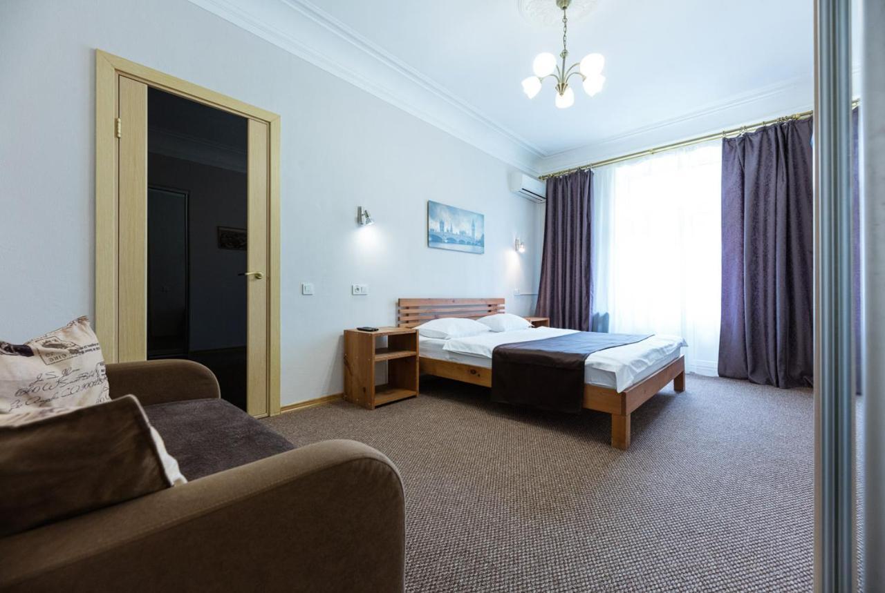 Guest House "Vladimirskaya 42" Kijów Zewnętrze zdjęcie