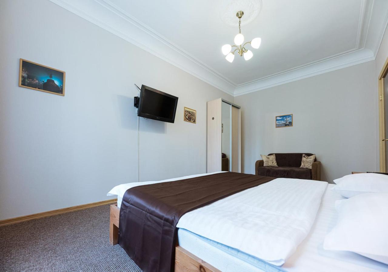 Guest House "Vladimirskaya 42" Kijów Zewnętrze zdjęcie